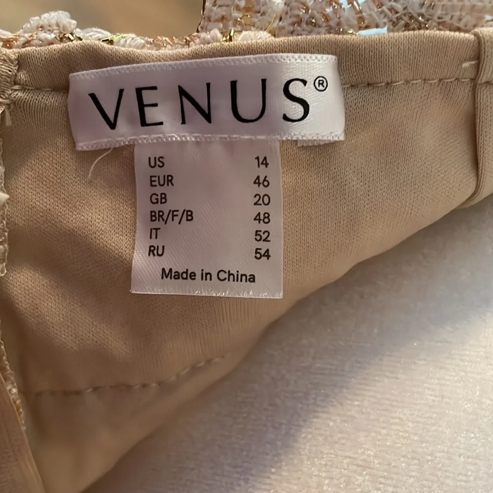 Venus | Open Back Lace Dress - Picture 9 of 11